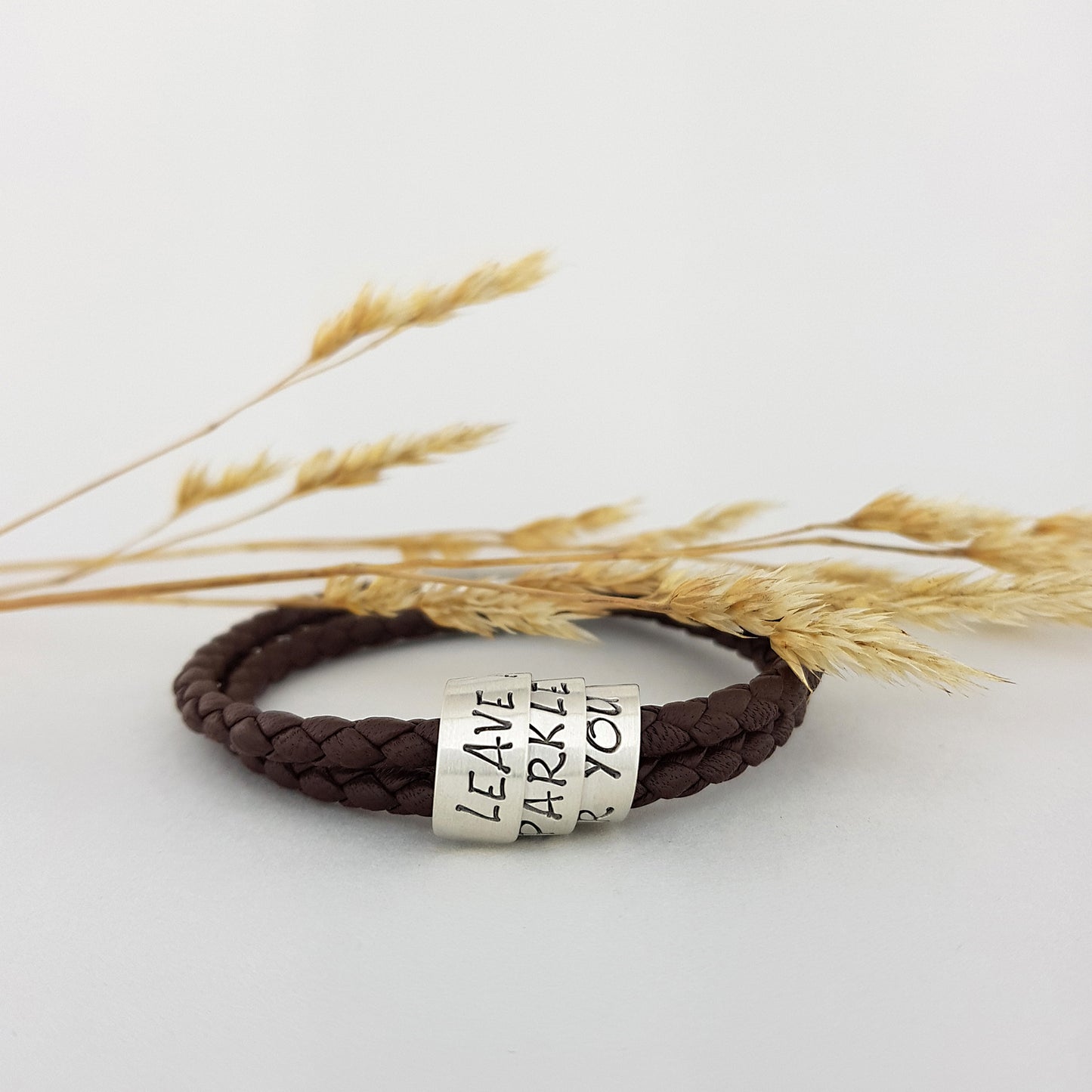 SECRET WORDS • LEDERARMBAND BRAUN